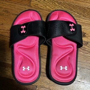 Under Armour girls pink and black slide sandals